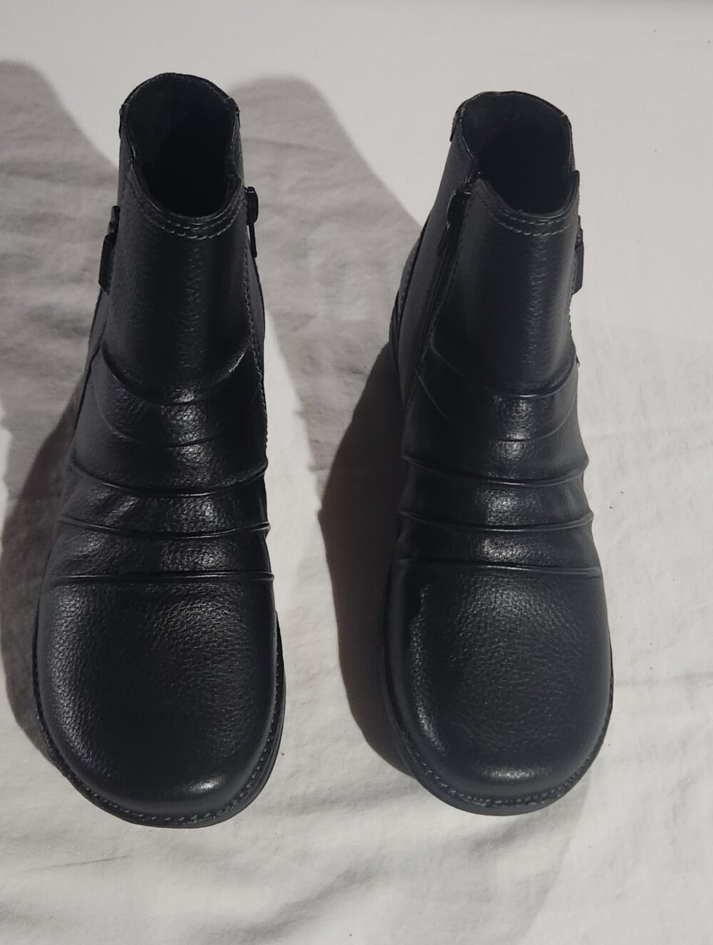 Clarks Unloop Top Black Leather Ankle Boots Size 9.5 - Picture 5 of 8